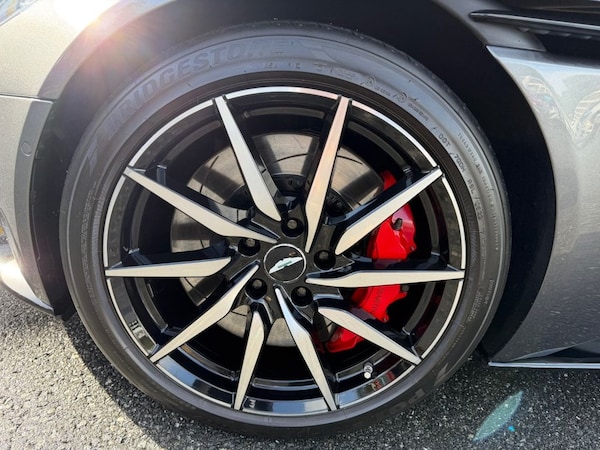 Used Aston Martin DB11 2017 for sale - 76163238: Photo 46