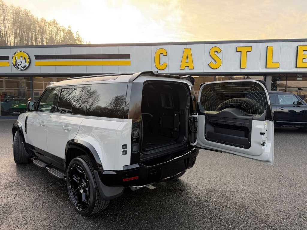 Used Land Rover Defender 110 2025 for sale - 76900320: Photo 14