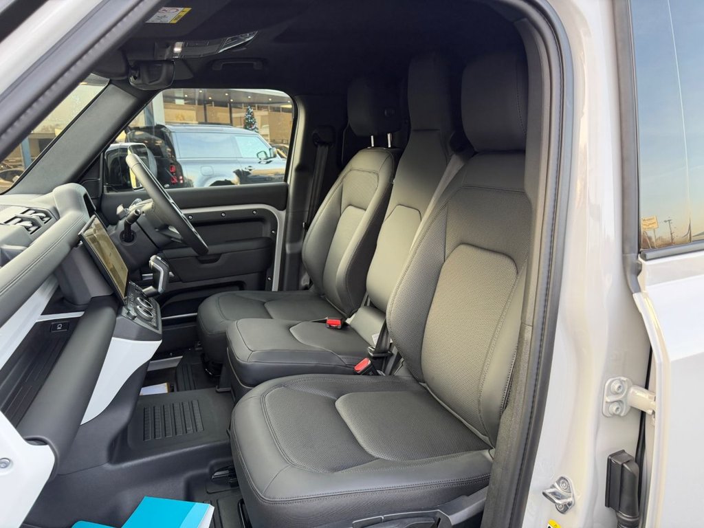 Used Land Rover Defender 110 2025 for sale - 76900320: Photo 20