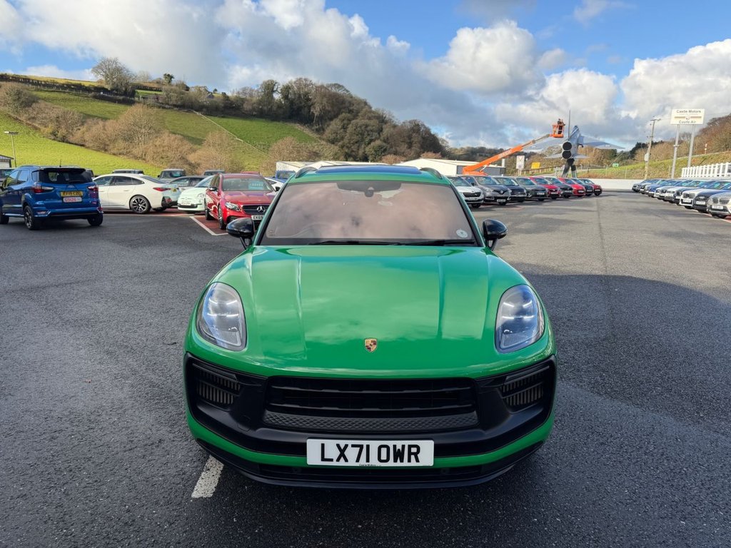 Used Porsche Macan 2021 for sale - 76740617: Photo 2