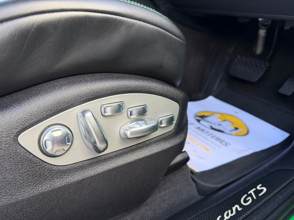 Used Porsche Macan 2021 for sale - 76740617: Photo 46