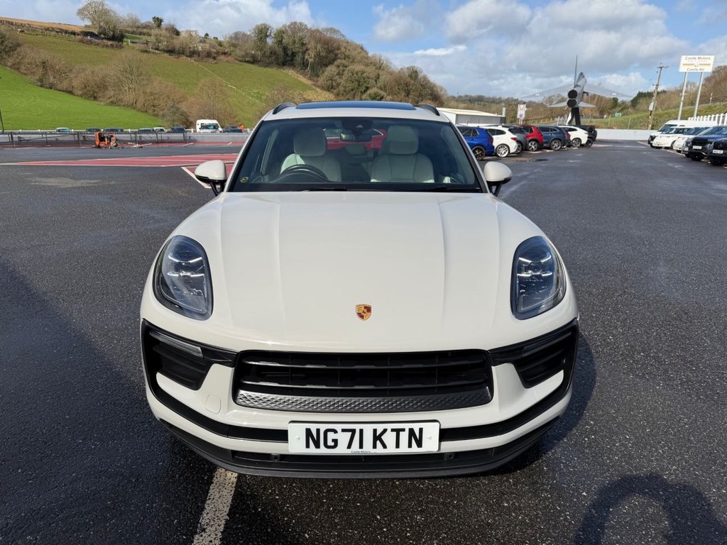 Used Porsche Macan 2021 for sale - 77879685: Photo 2