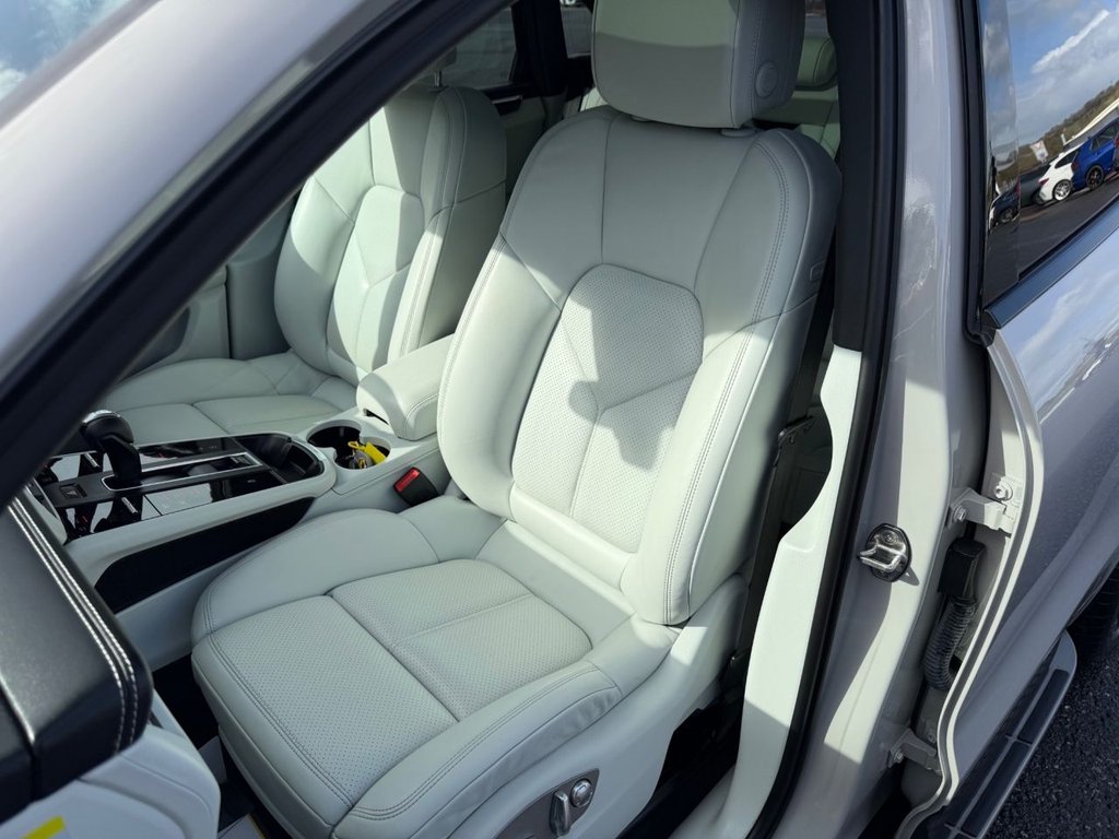 Used Porsche Macan 2021 for sale - 77879685: Photo 24