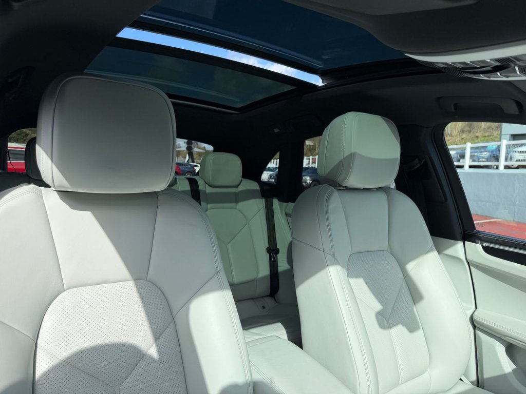 Used Porsche Macan 2021 for sale - 77879685: Photo 44