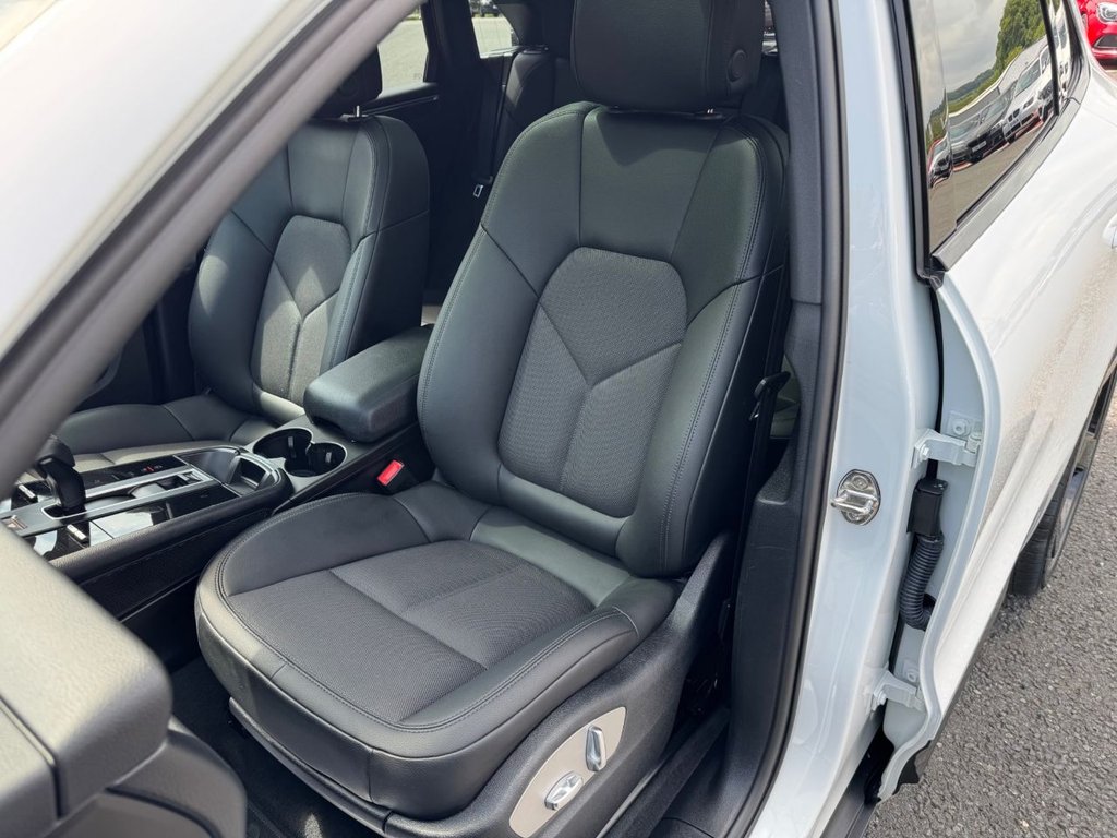 Used Porsche Macan 2022 for sale - 76546477: Photo 23