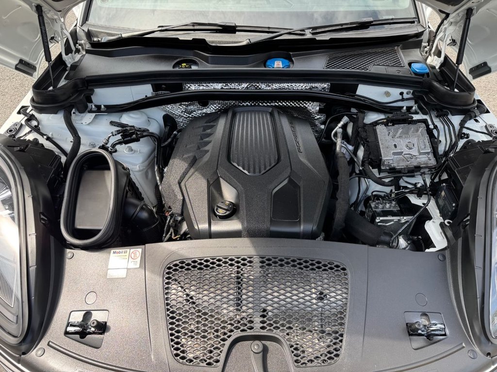 Used Porsche Macan 2022 for sale - 76546477: Photo 30