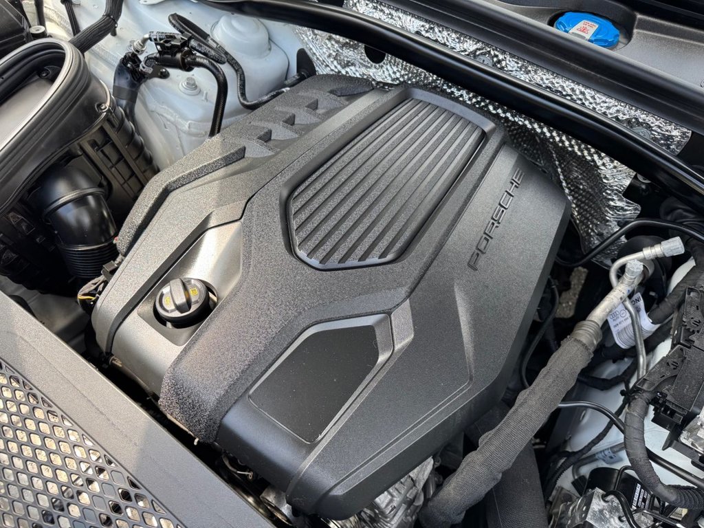 Used Porsche Macan 2022 for sale - 76546477: Photo 31