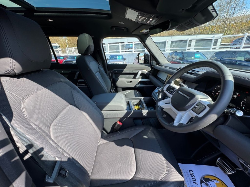 Used Land Rover Defender 2023 for sale - 76105758: Photo 10