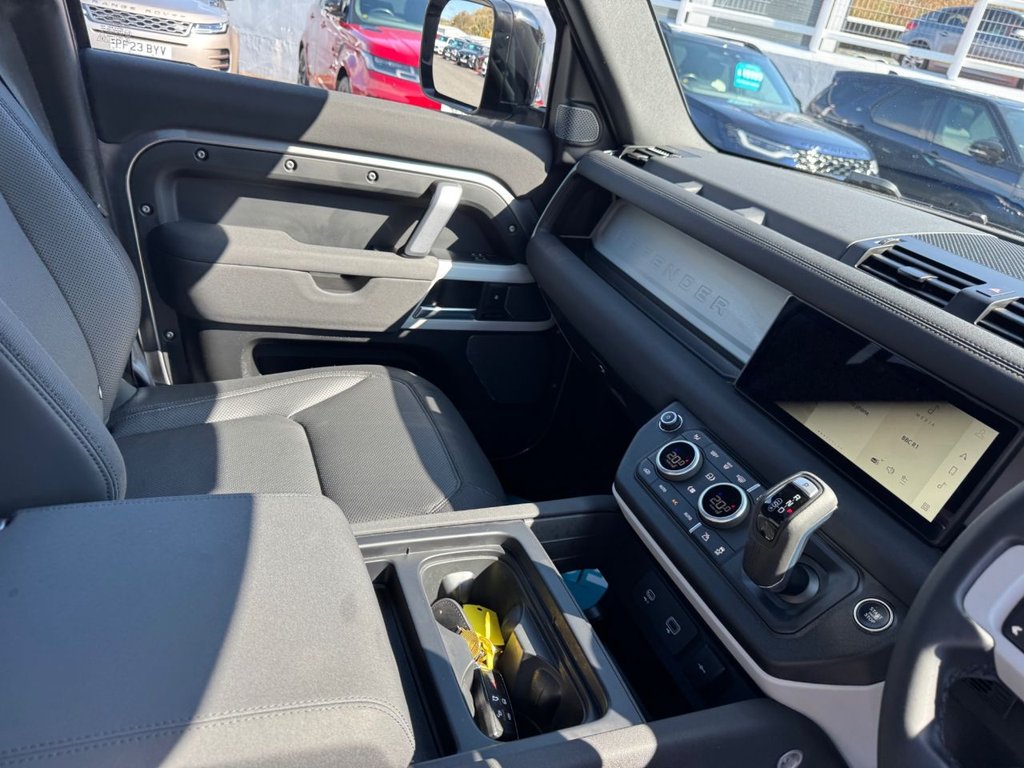 Used Land Rover Defender 2023 for sale - 76105758: Photo 16
