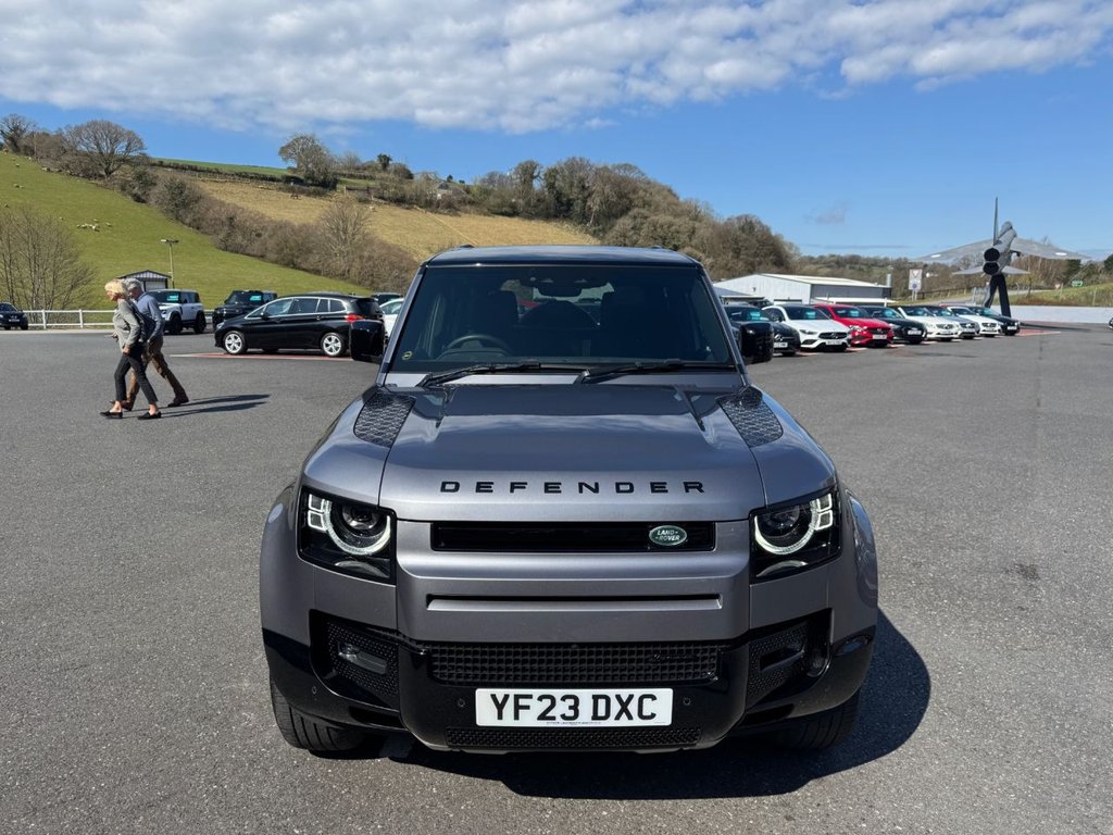 Used Land Rover Defender 2023 for sale - 76105758: Photo 2