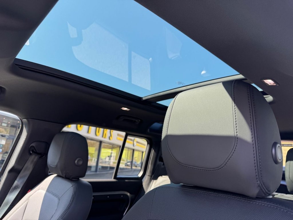 Used Land Rover Defender 2023 for sale - 76105758: Photo 24