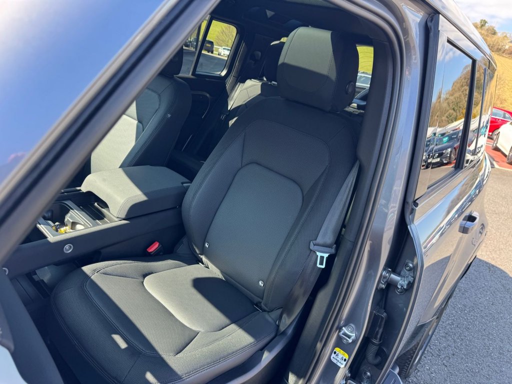 Used Land Rover Defender 2023 for sale - 76105758: Photo 25