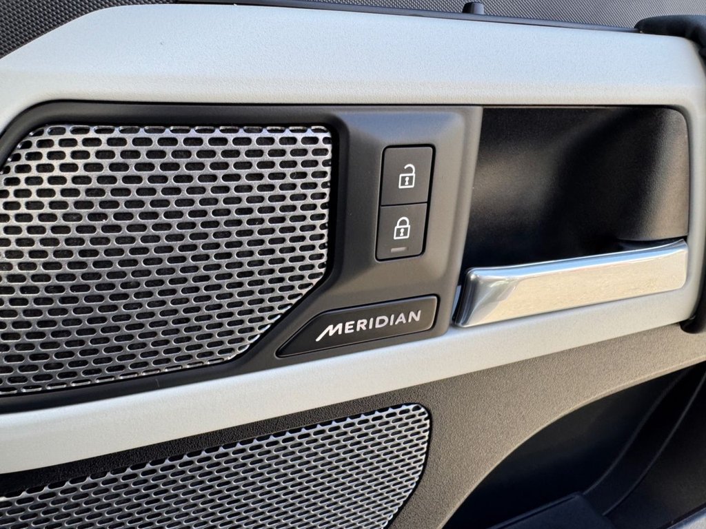 Used Land Rover Defender 2023 for sale - 76105758: Photo 39