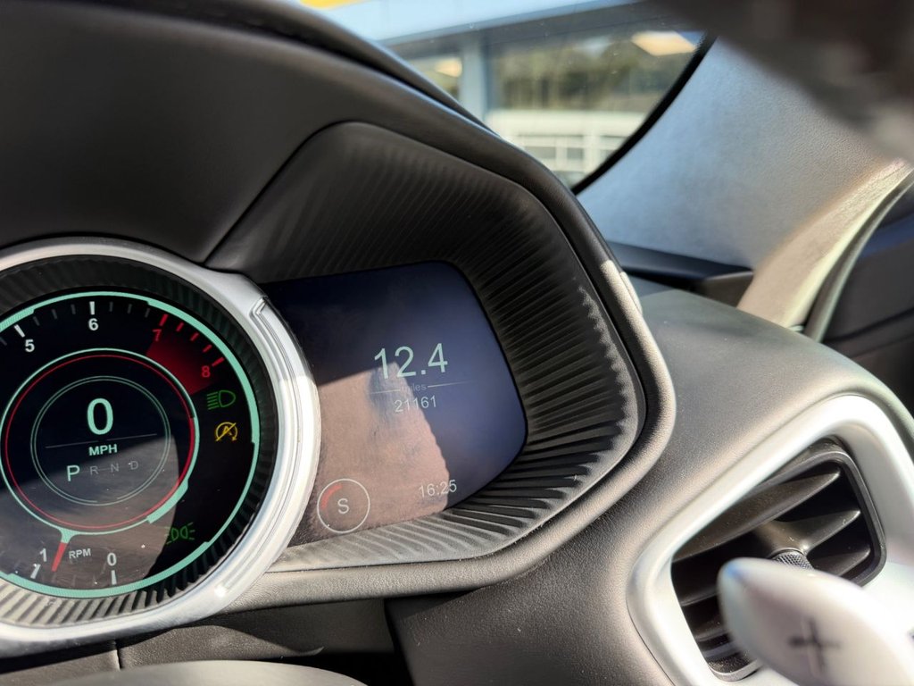 Used Aston Martin DB11 2019 for sale - 77408468: Photo 33