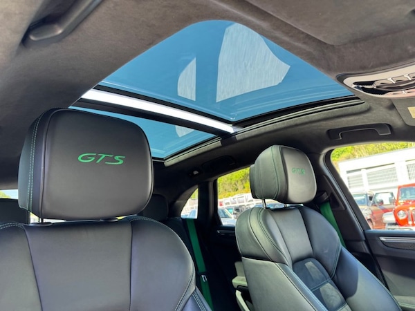 Used Porsche Macan 2021 for sale - 76132298: Photo 14