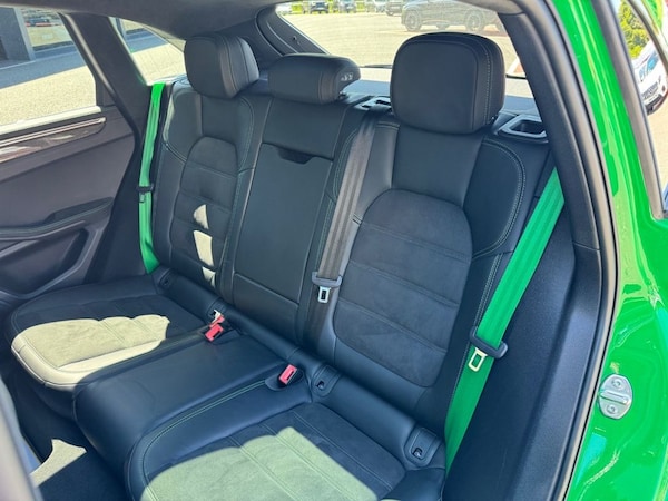 Used Porsche Macan 2021 for sale - 76132298: Photo 26