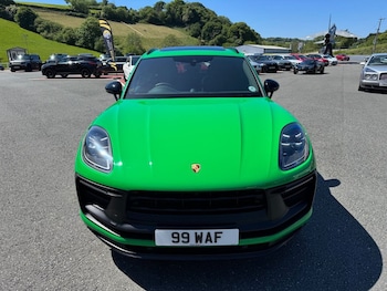 Used Porsche Macan 2021 for sale - 76132298: Photo 2