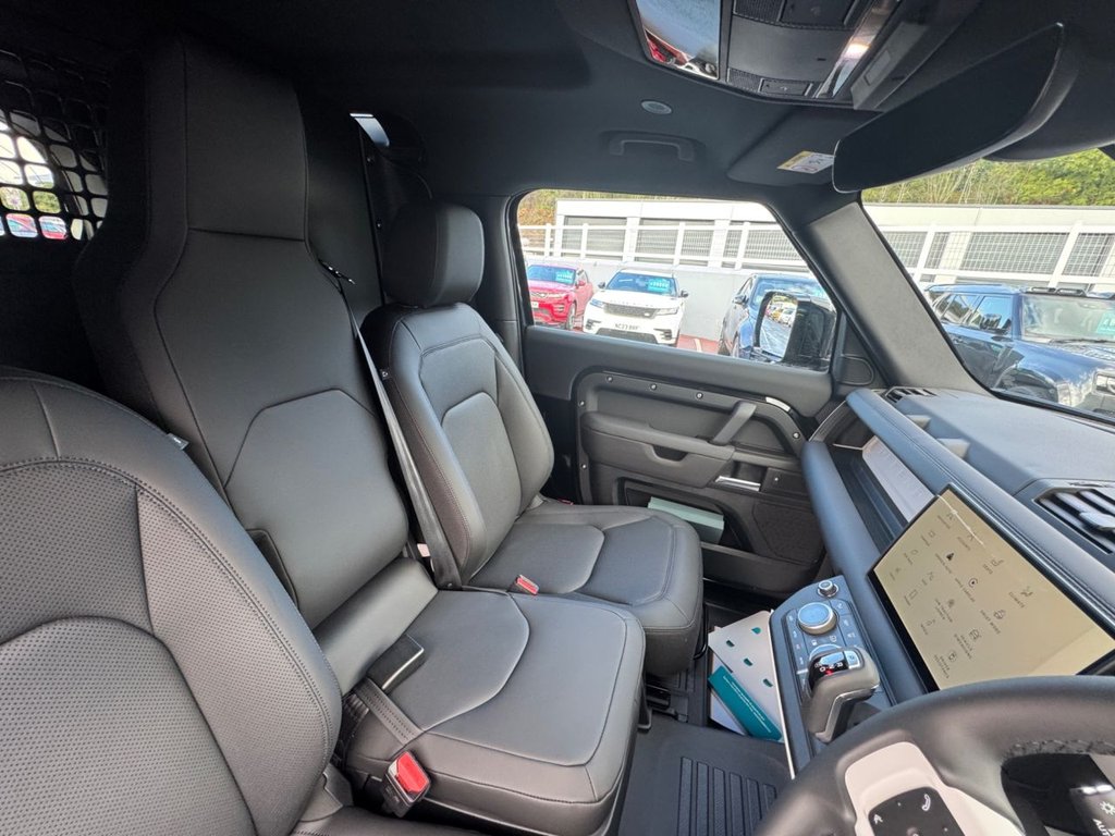 Used Land Rover Defender 2025 for sale - 76665604: Photo 11