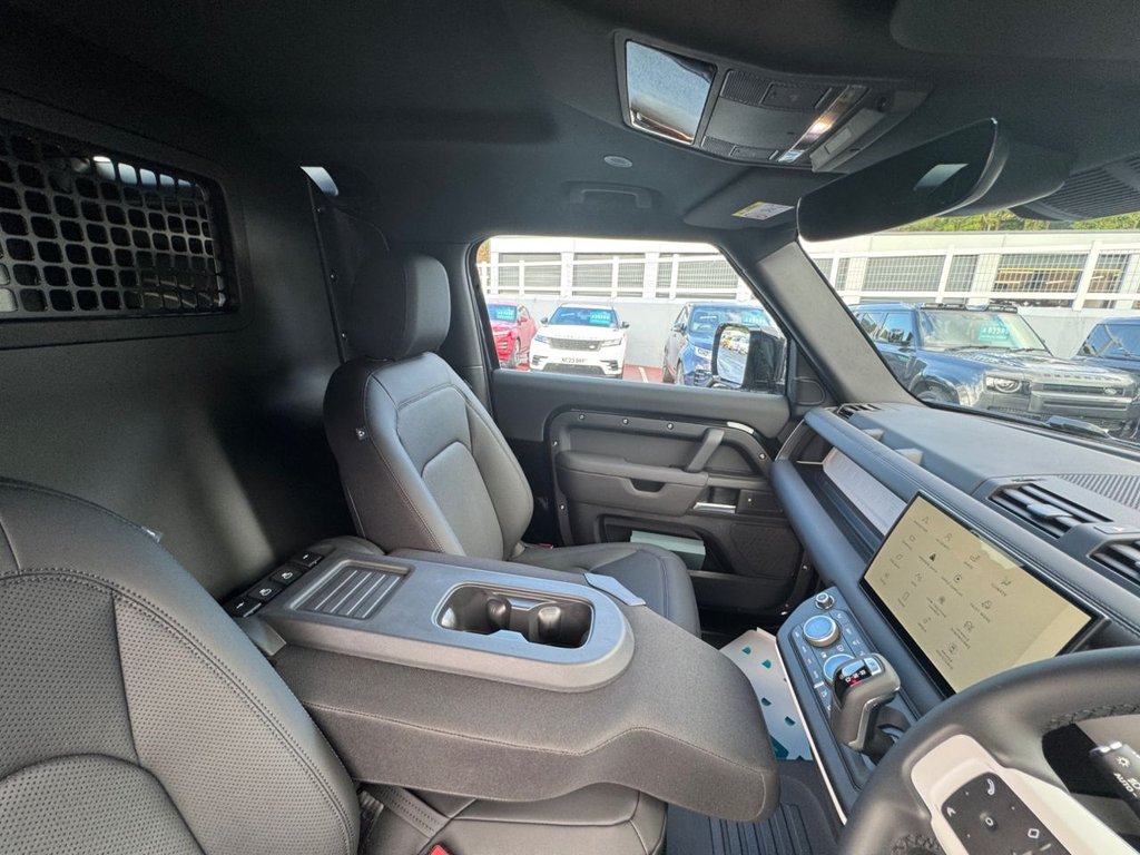 Used Land Rover Defender 2025 for sale - 76665604: Photo 12