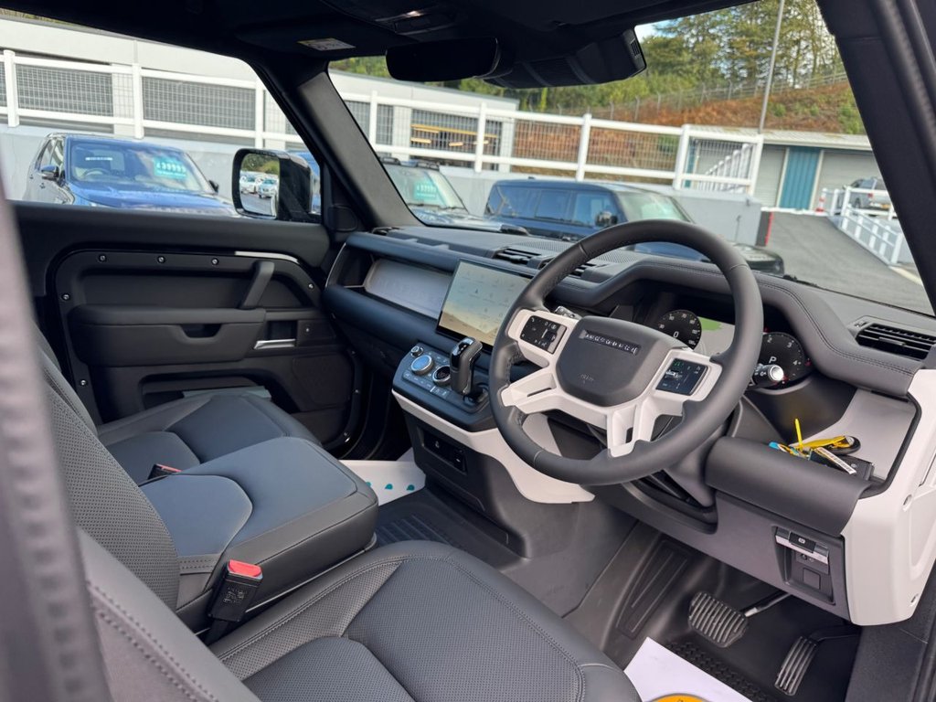 Used Land Rover Defender 2025 for sale - 76665604: Photo 13