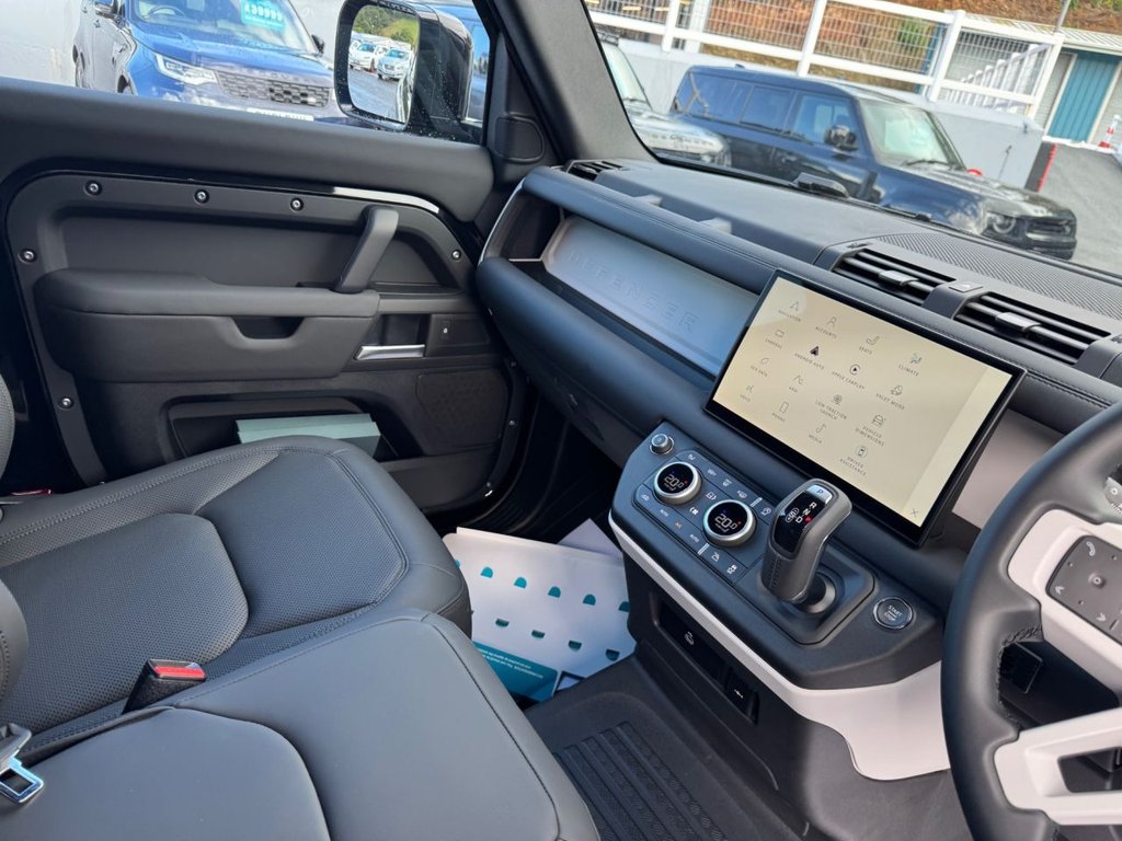 Used Land Rover Defender 2025 for sale - 76665604: Photo 15