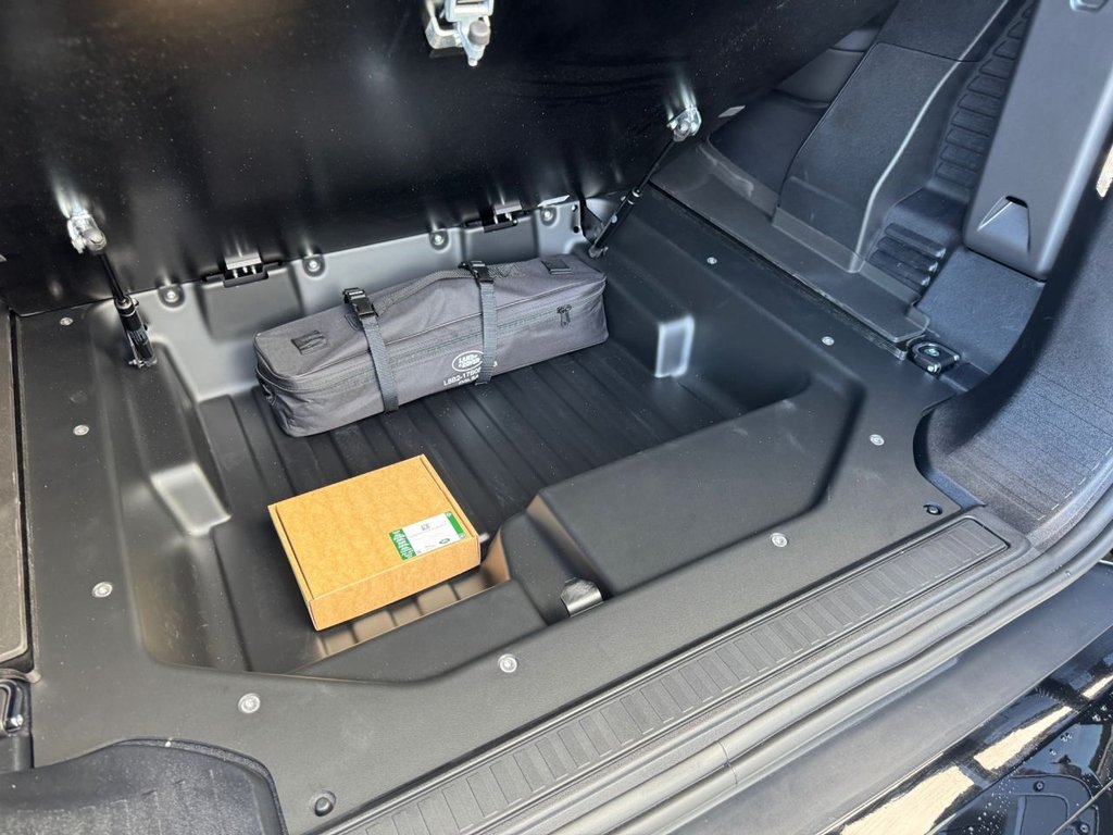 Used Land Rover Defender 2025 for sale - 76665604: Photo 20