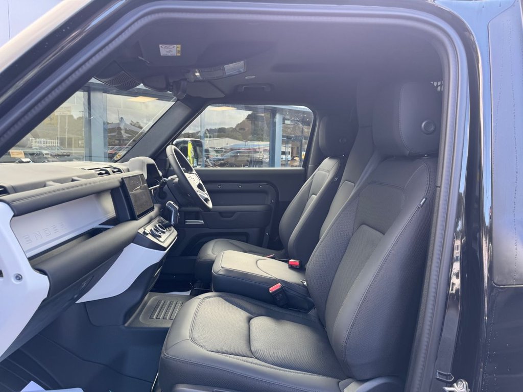 Used Land Rover Defender 2025 for sale - 76665604: Photo 23