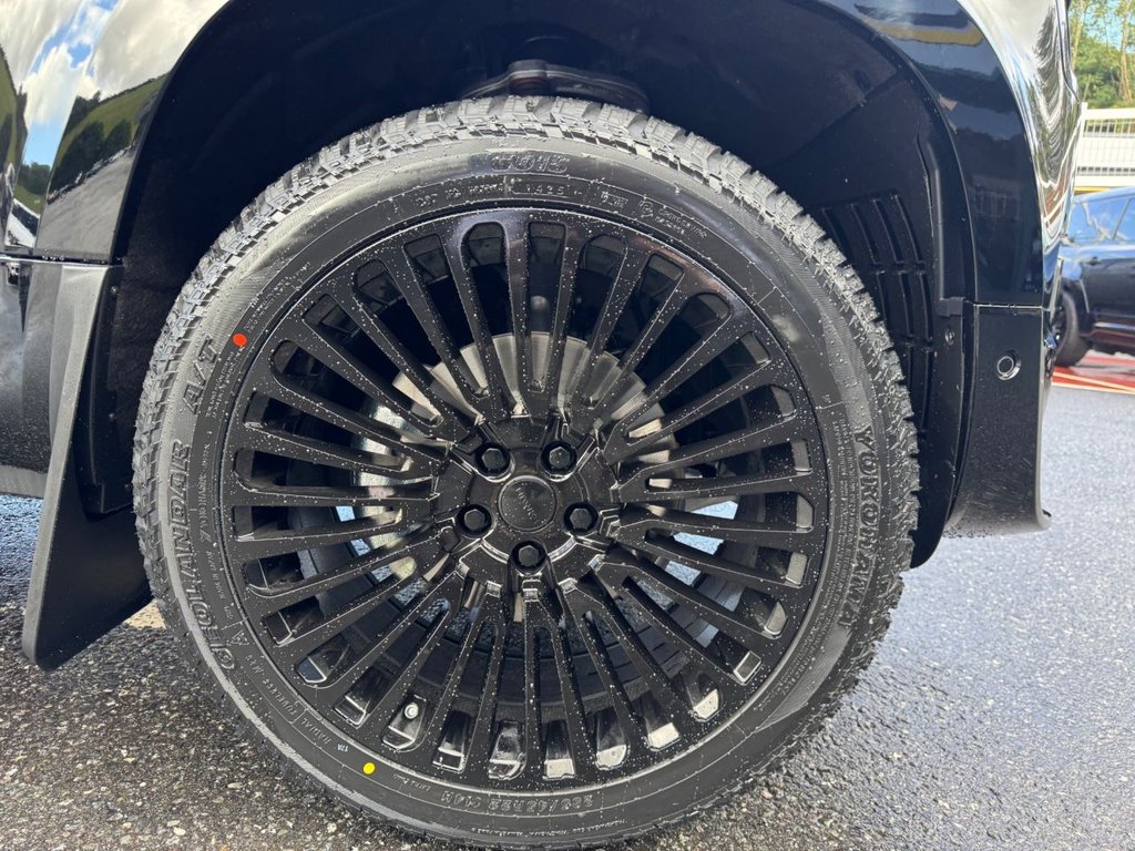 Used Land Rover Defender 2025 for sale - 76665604: Photo 8