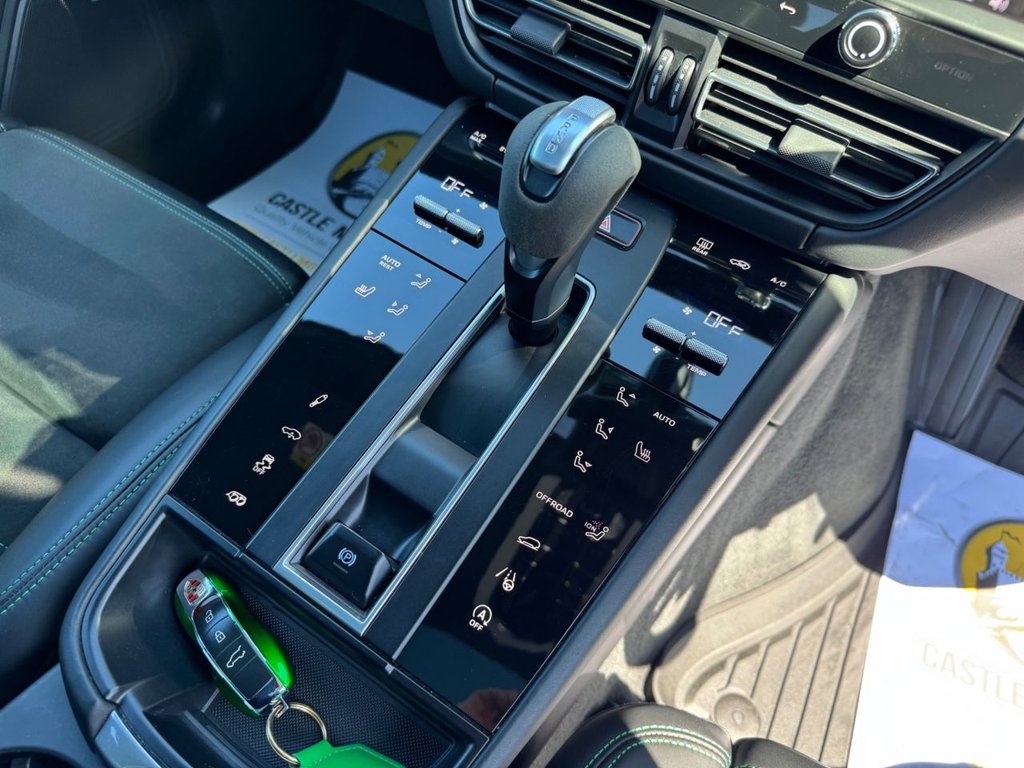 Used Porsche Macan 2021 for sale - 76454214: Photo 19