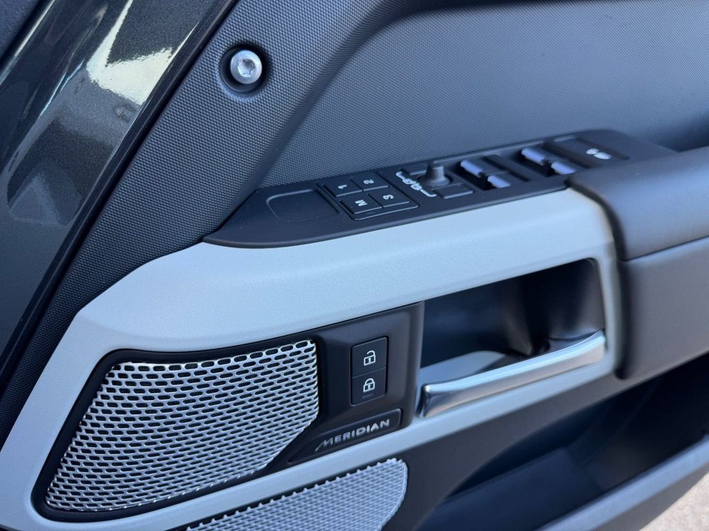 Used Land Rover Defender 2024 for sale - 77463404: Photo 35