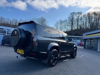 Used Land Rover Defender 2024 for sale - 77463404: Photo