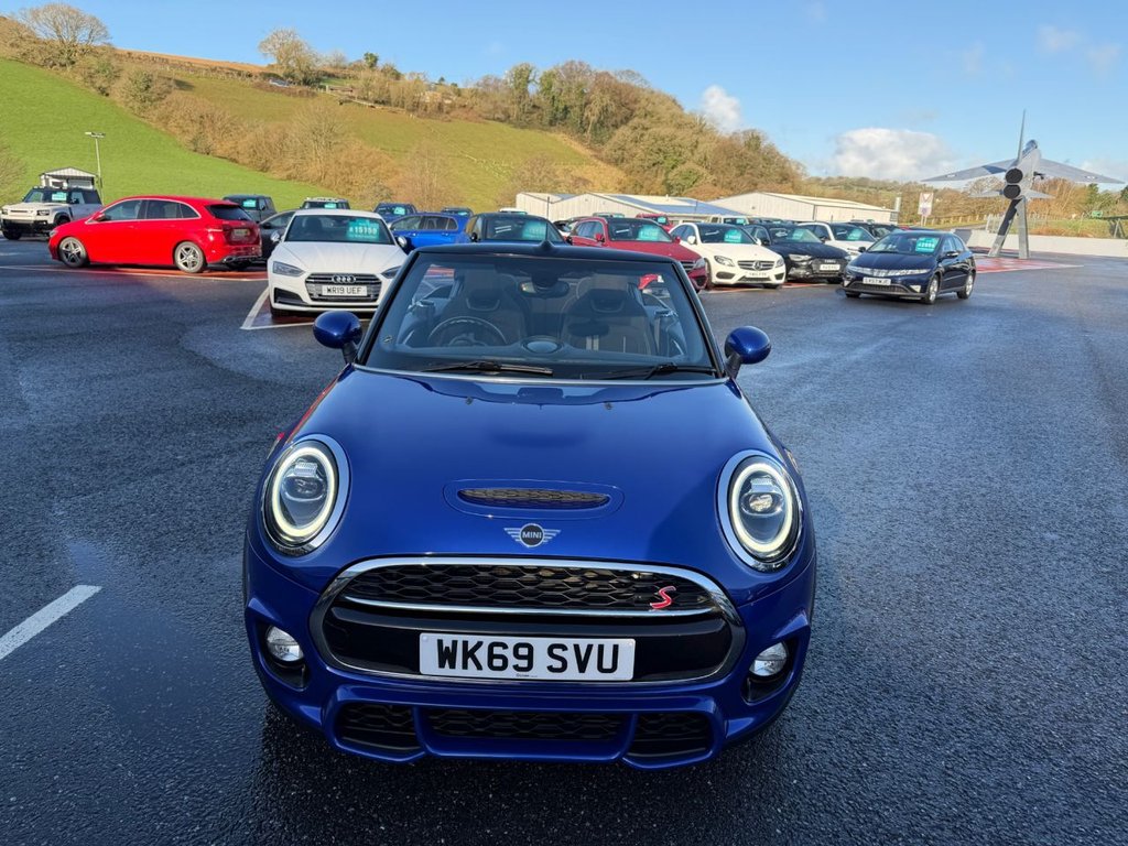 Used MINI Convertible 2019 for sale - 77703489: Photo 2