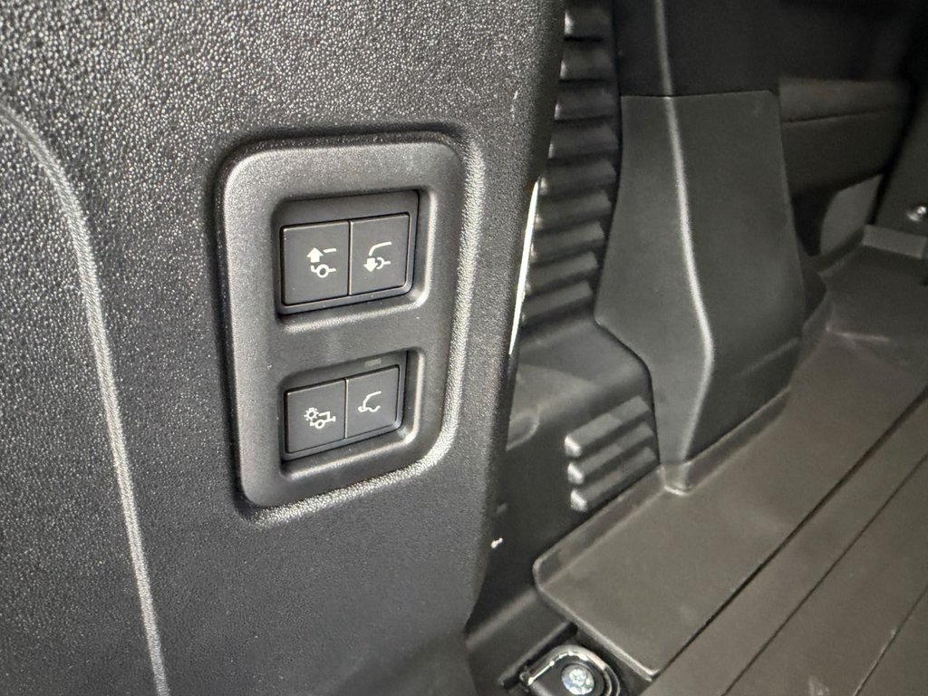 Used Land Rover Defender 2025 for sale - 76345348: Photo 17
