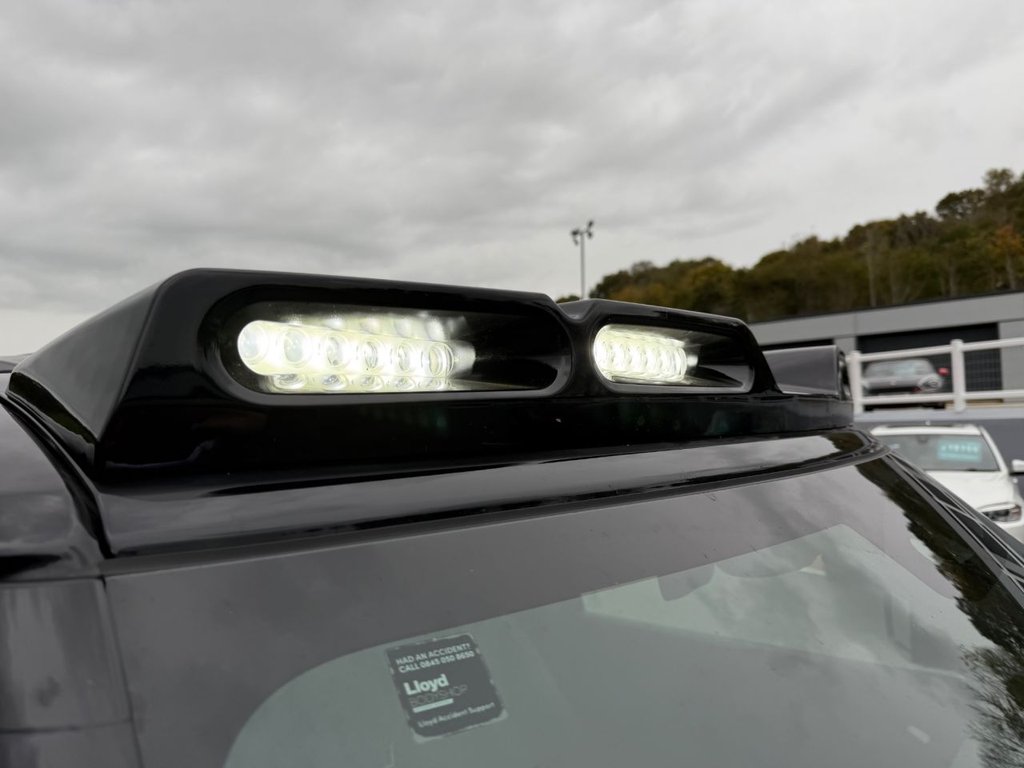 Used Land Rover Defender 2025 for sale - 76345348: Photo 8