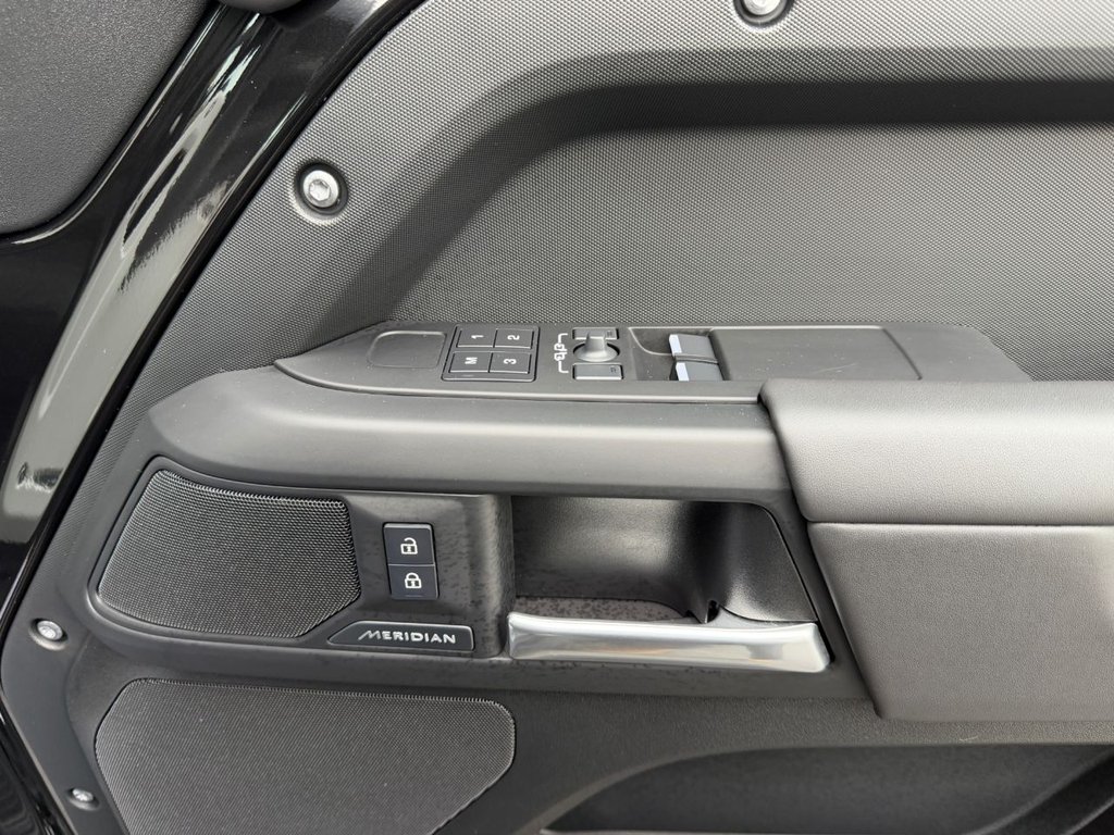 Used Land Rover Defender 90 2026 for sale - 77594020: Photo 14