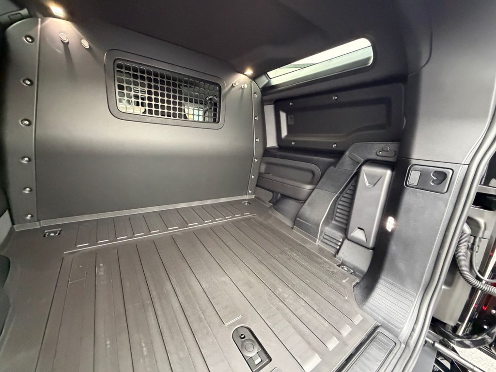 Used Land Rover Defender 90 2026 for sale - 77594020: Photo 19