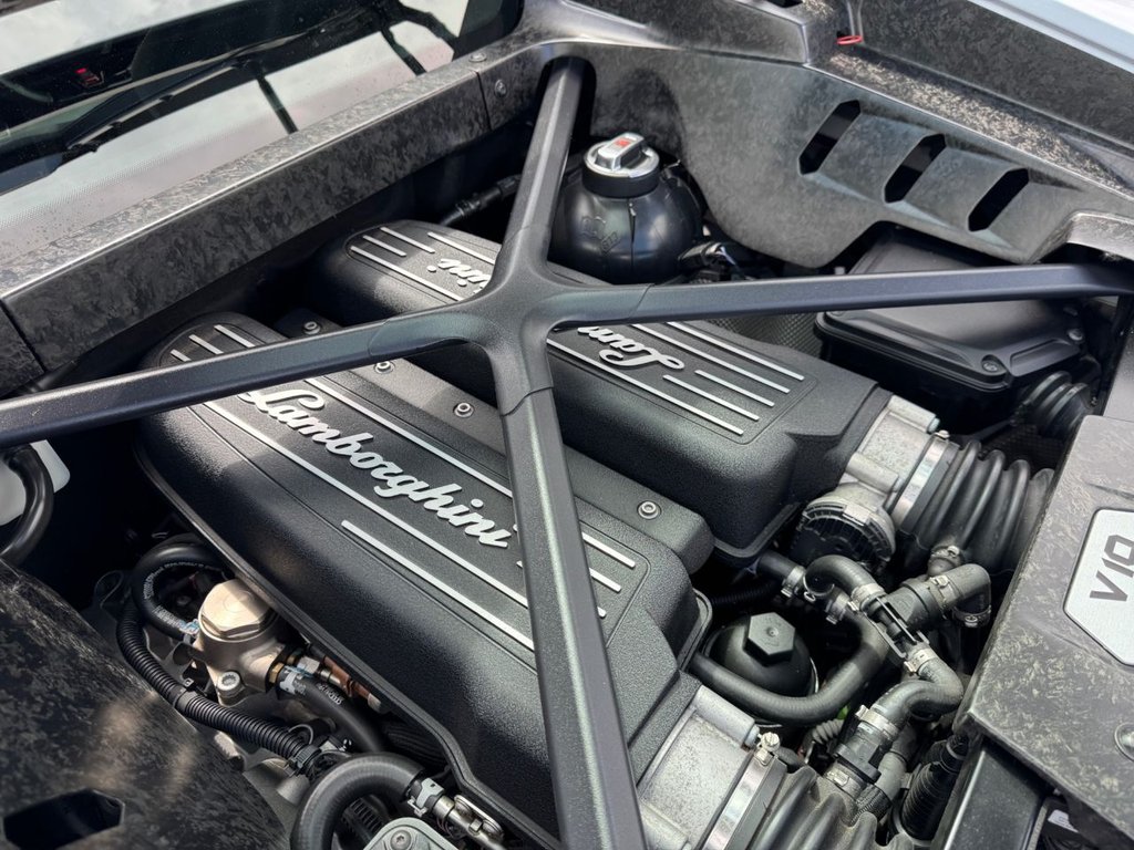Used Lamborghini Huracan 2017 for sale - 76368004: Photo 17