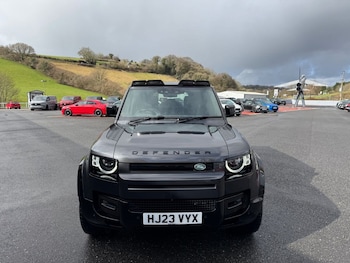 Used Land Rover Defender 2023 for sale - 75876522: Photo