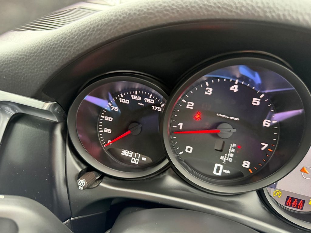 Used Porsche Macan 2020 for sale - 76509662: Photo 30