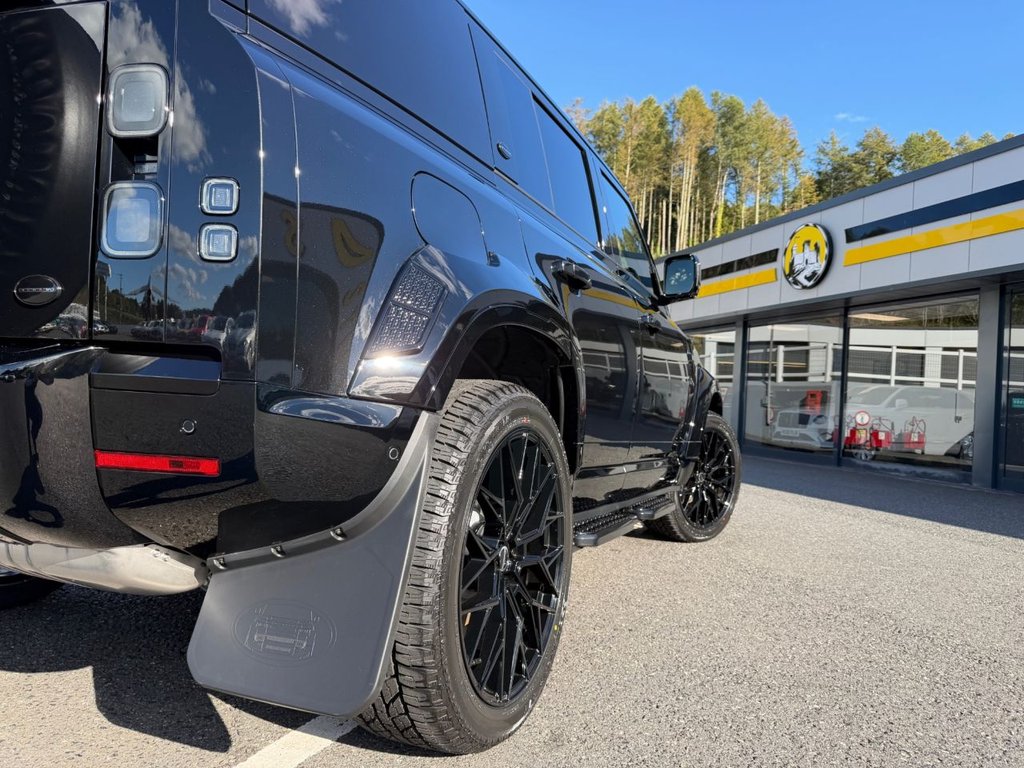 Used Land Rover Defender 110 2025 for sale - 76962589: Photo 12