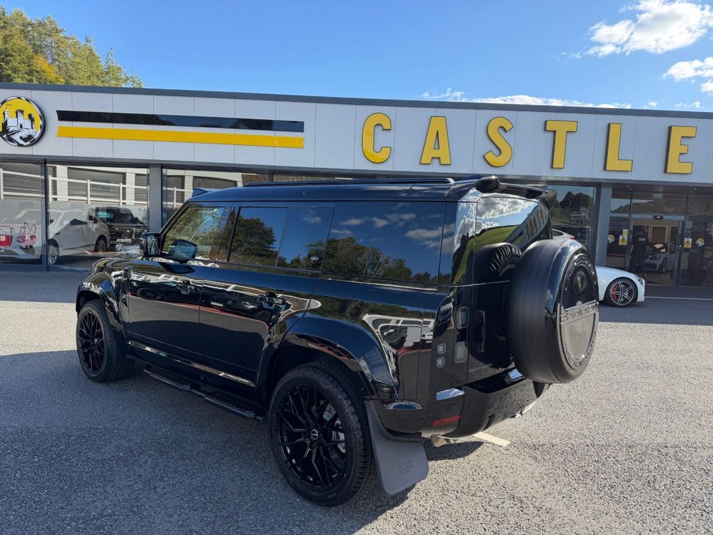 Used Land Rover Defender 110 2025 for sale - 76962589: Photo 4