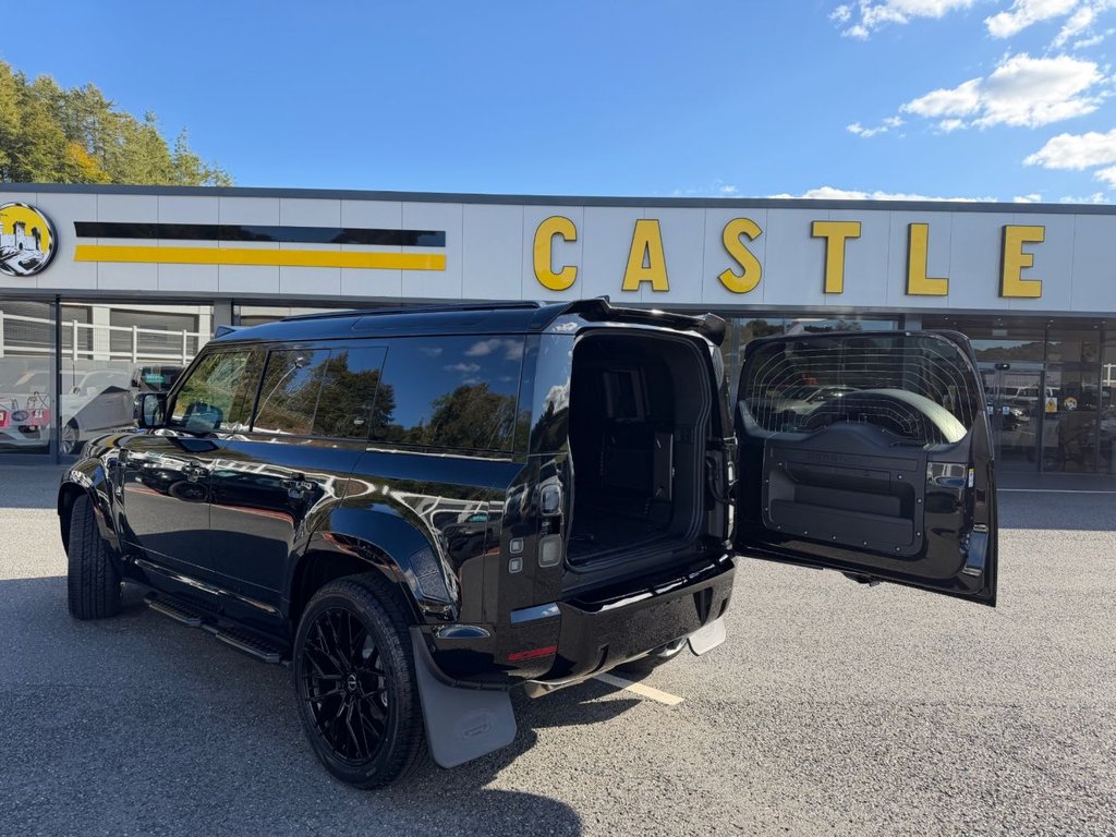 Used Land Rover Defender 110 2025 for sale - 76962589: Photo 8