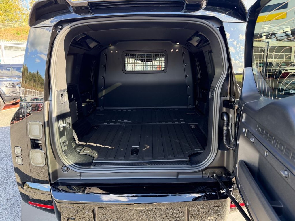 Used Land Rover Defender 110 2025 for sale - 76962589: Photo 9