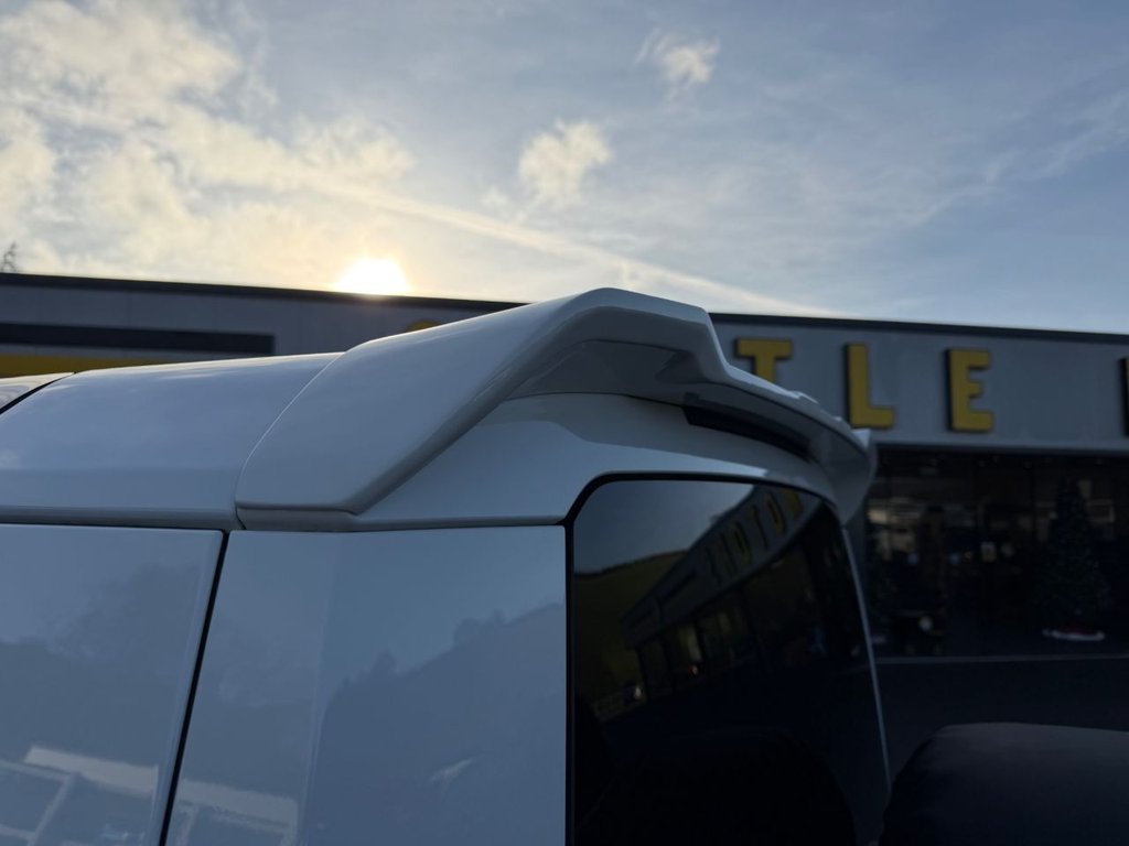 Used Land Rover Defender 2021 for sale - 76923836: Photo 17