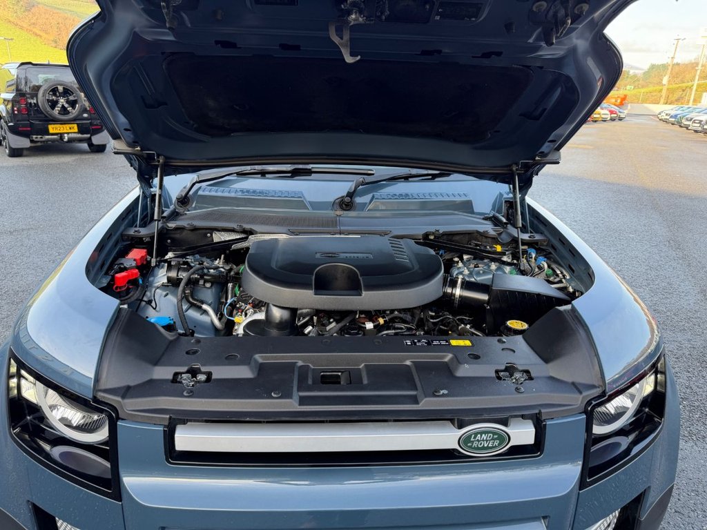 Used Land Rover Defender 2021 for sale - 76923836: Photo 22