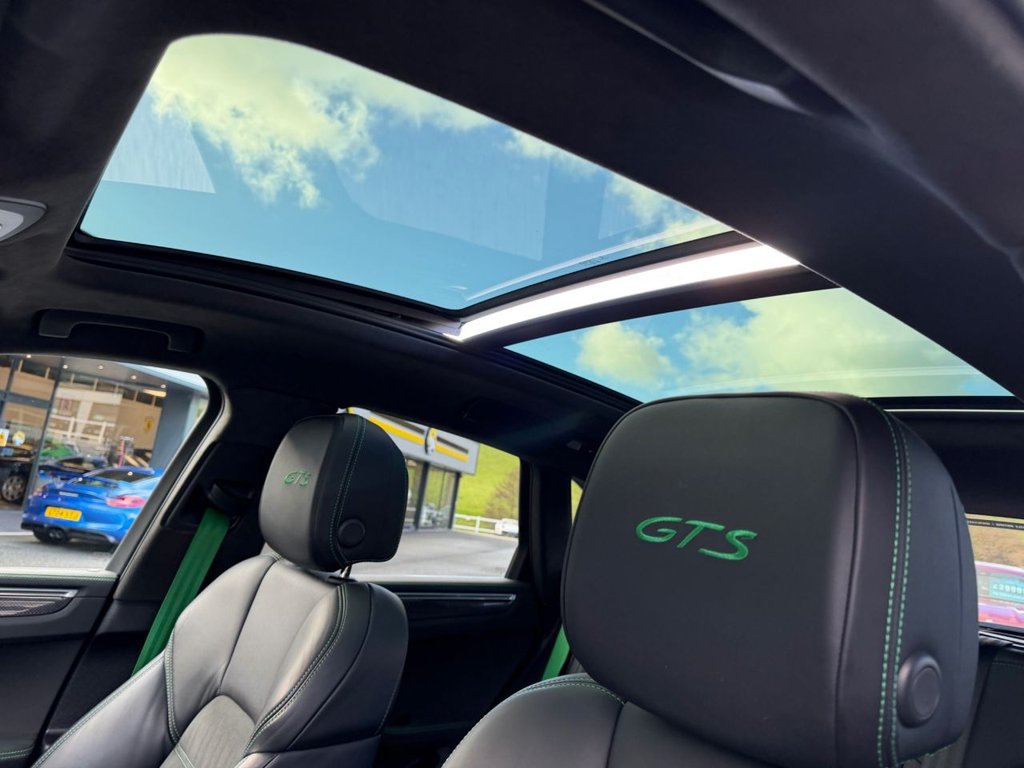 Used Porsche Macan 2021 for sale - 76698367: Photo 23