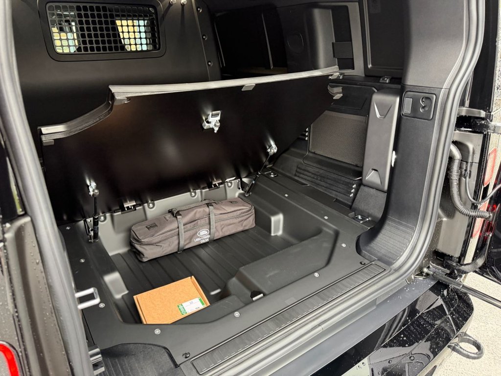 Used Land Rover Defender 110 2026 for sale - 77820529: Photo 19