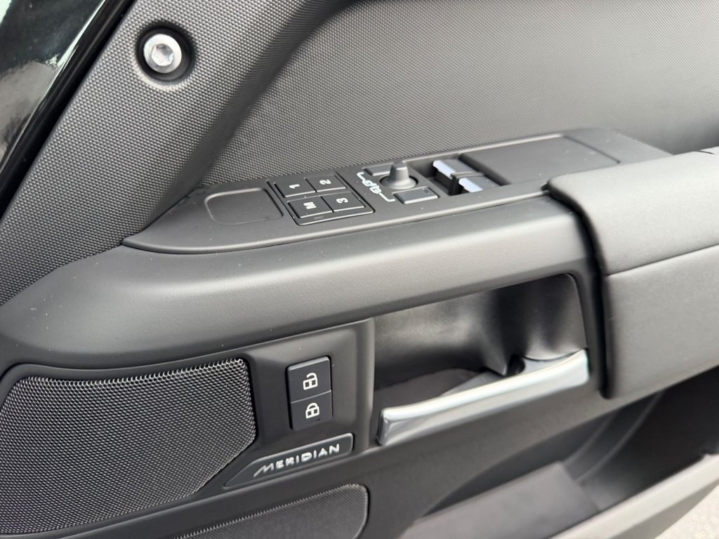Used Land Rover Defender 110 2026 for sale - 77820529: Photo 33