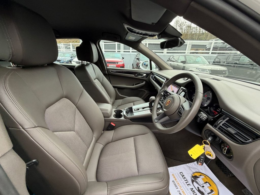 Used Porsche Macan 2023 for sale - 77327802: Photo 12