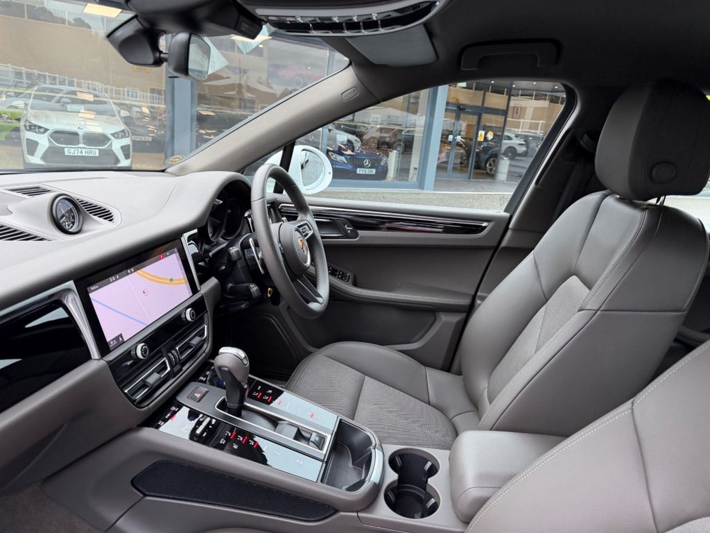 Used Porsche Macan 2023 for sale - 77327802: Photo 19